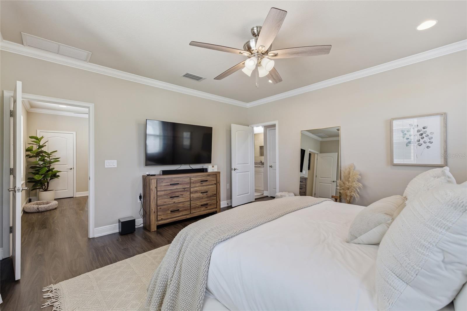 Image 19 of 42 For 2407 North B Street 1