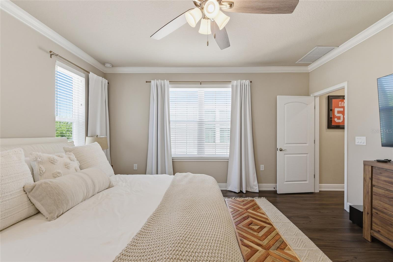 Image 20 of 42 For 2407 North B Street 1