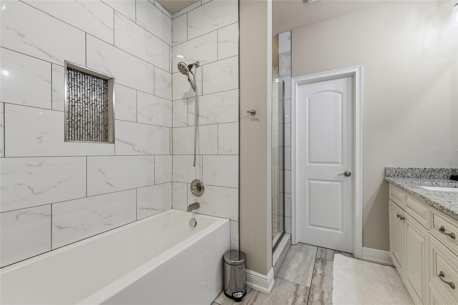 Image 23 of 42 For 2407 North B Street 1