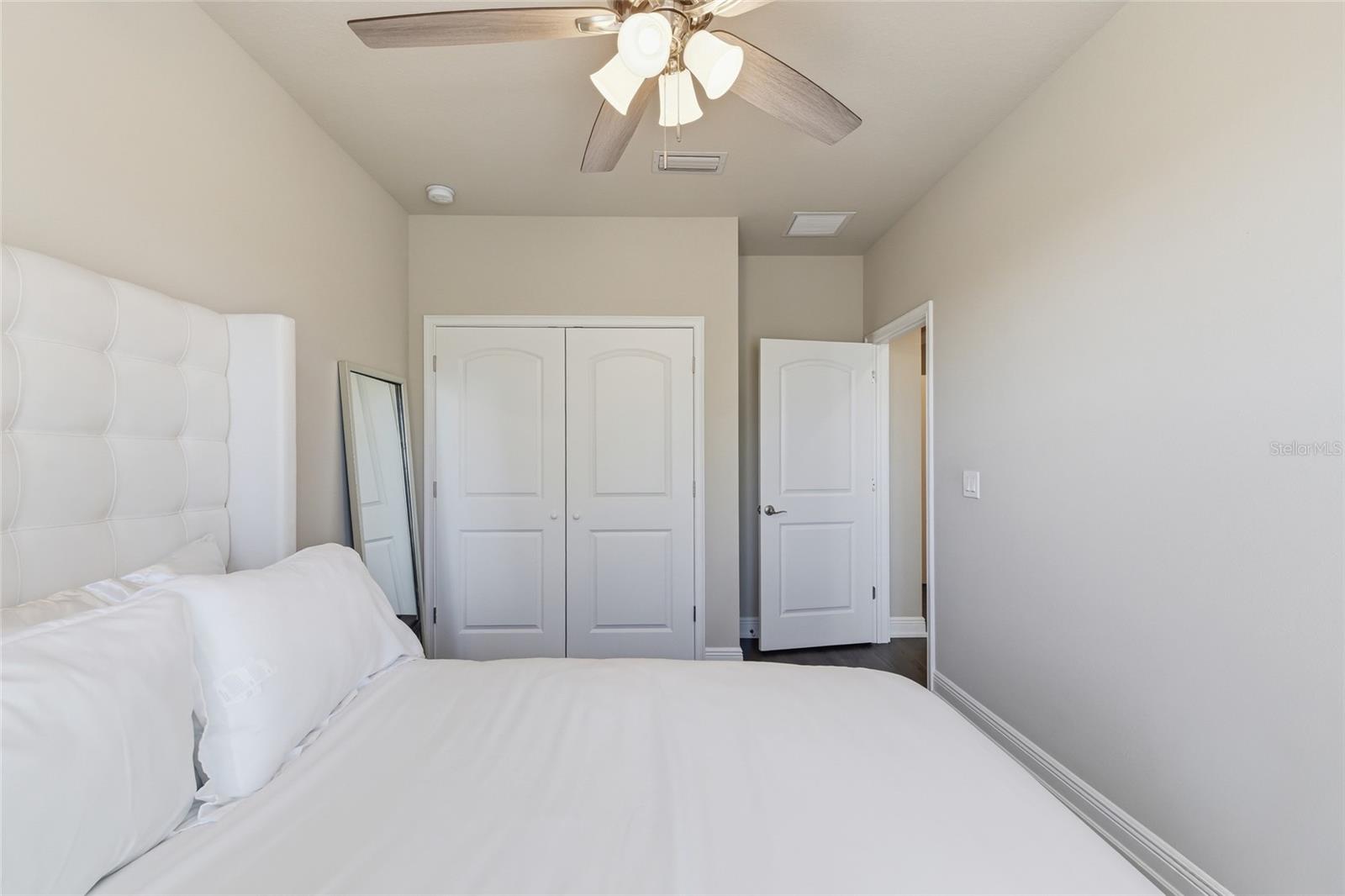 Image 28 of 42 For 2407 North B Street 1