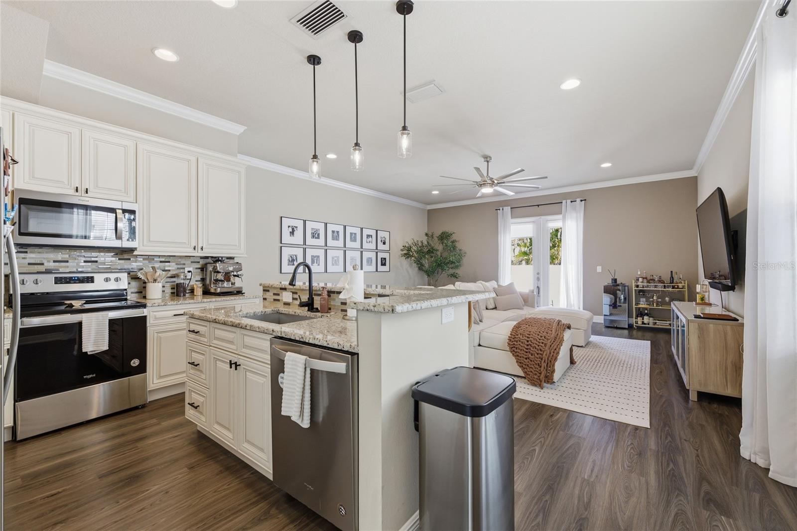 Image 3 of 42 For 2407 North B Street 1