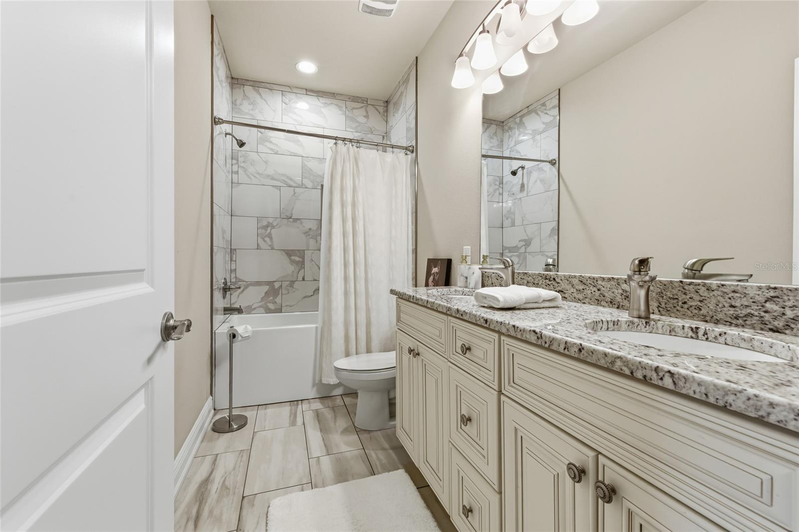 Image 31 of 42 For 2407 North B Street 1