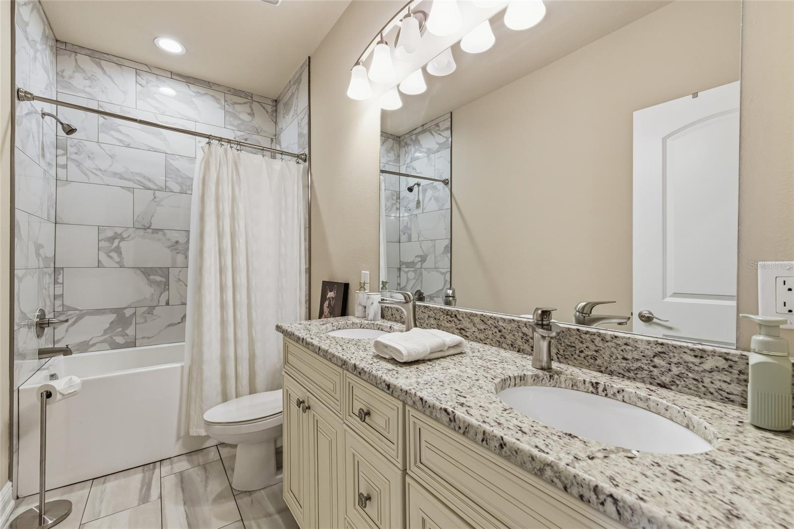 Image 32 of 42 For 2407 North B Street 1