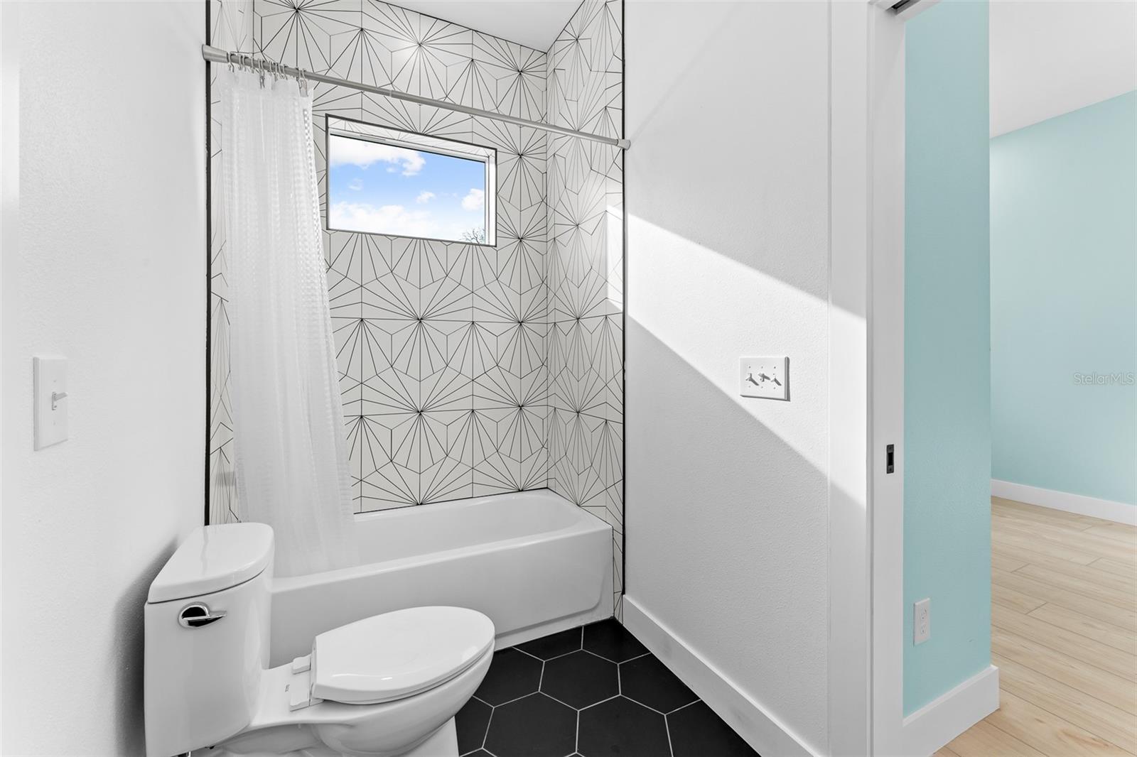 Image 11 of 59 For 4907 15th Avenue N