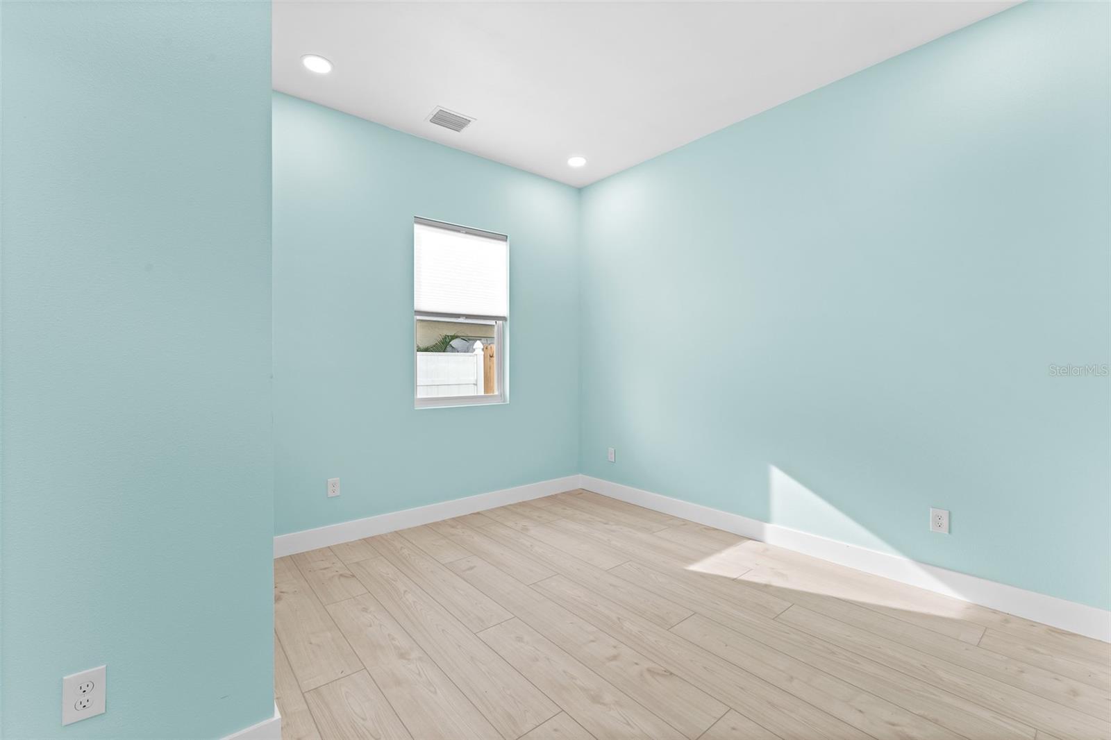 Image 15 of 59 For 4907 15th Avenue N