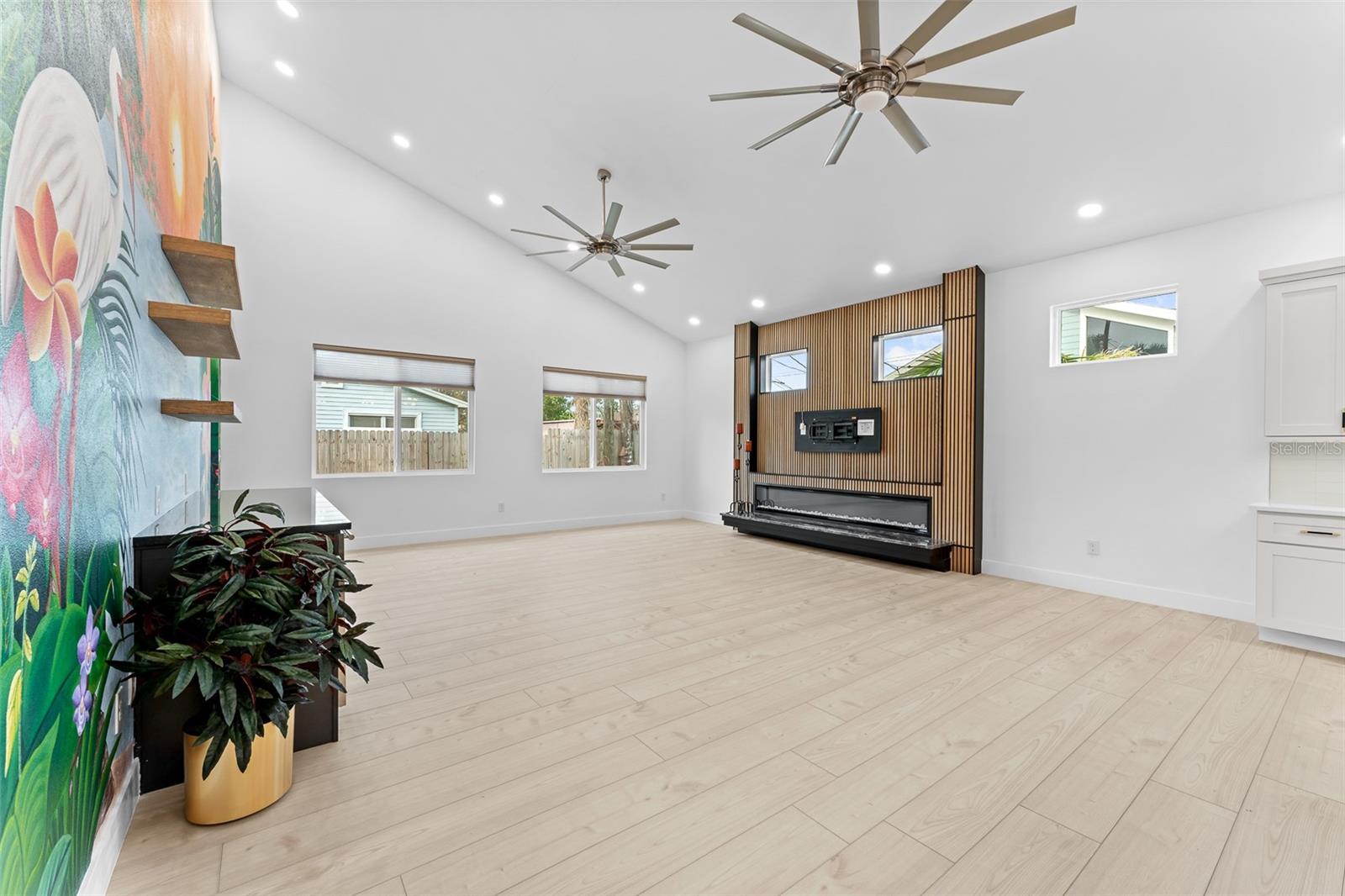 Image 17 of 59 For 4907 15th Avenue N