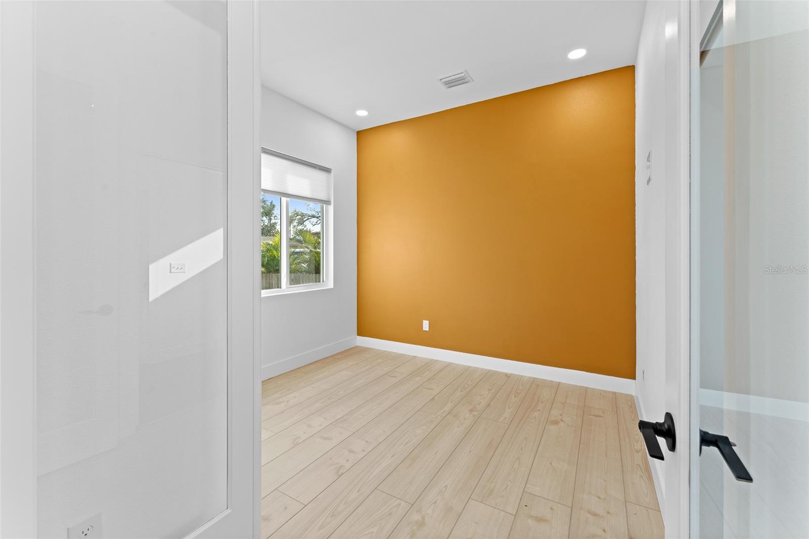 Image 6 of 59 For 4907 15th Avenue N