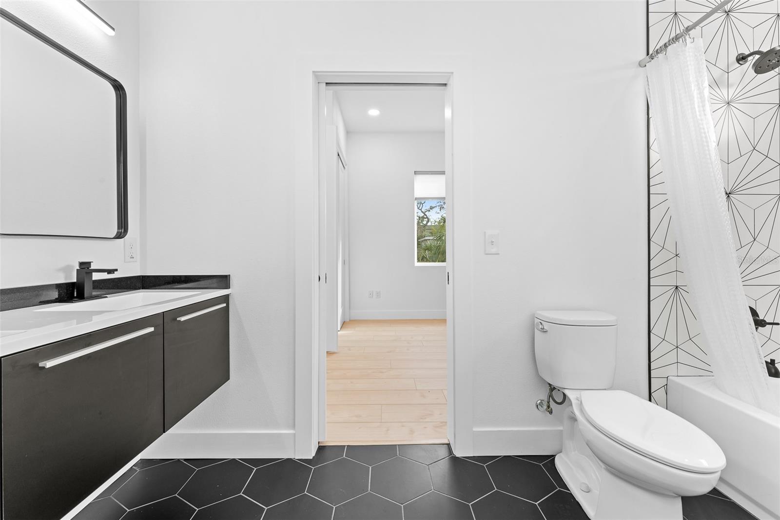 Image 8 of 59 For 4907 15th Avenue N