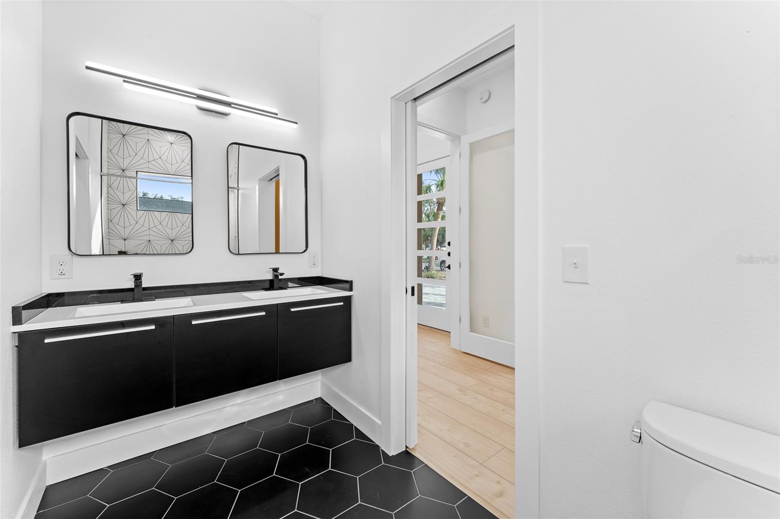 Image 9 of 59 For 4907 15th Avenue N