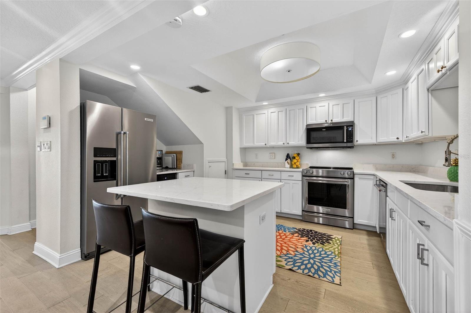 Image 10 of 35 For 922 Shore Drive Ne