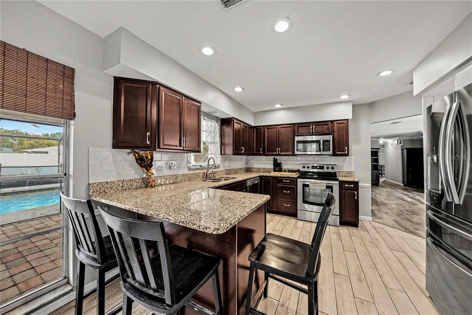 Listing photo id 8 for 208 Donatello Drive