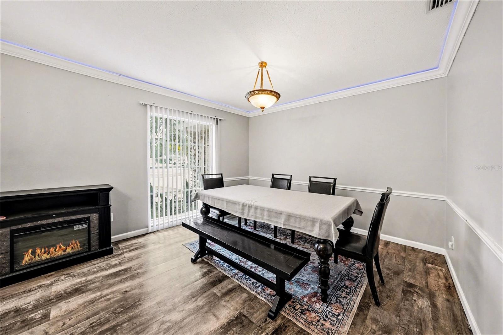 Listing photo id 10 for 208 Donatello Drive