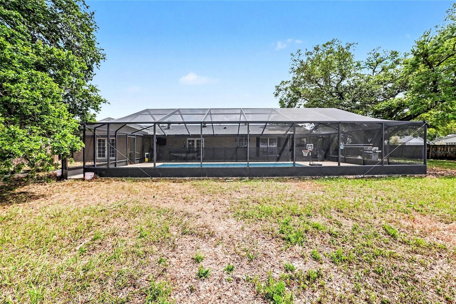 Listing photo id 16 for 208 Donatello Drive