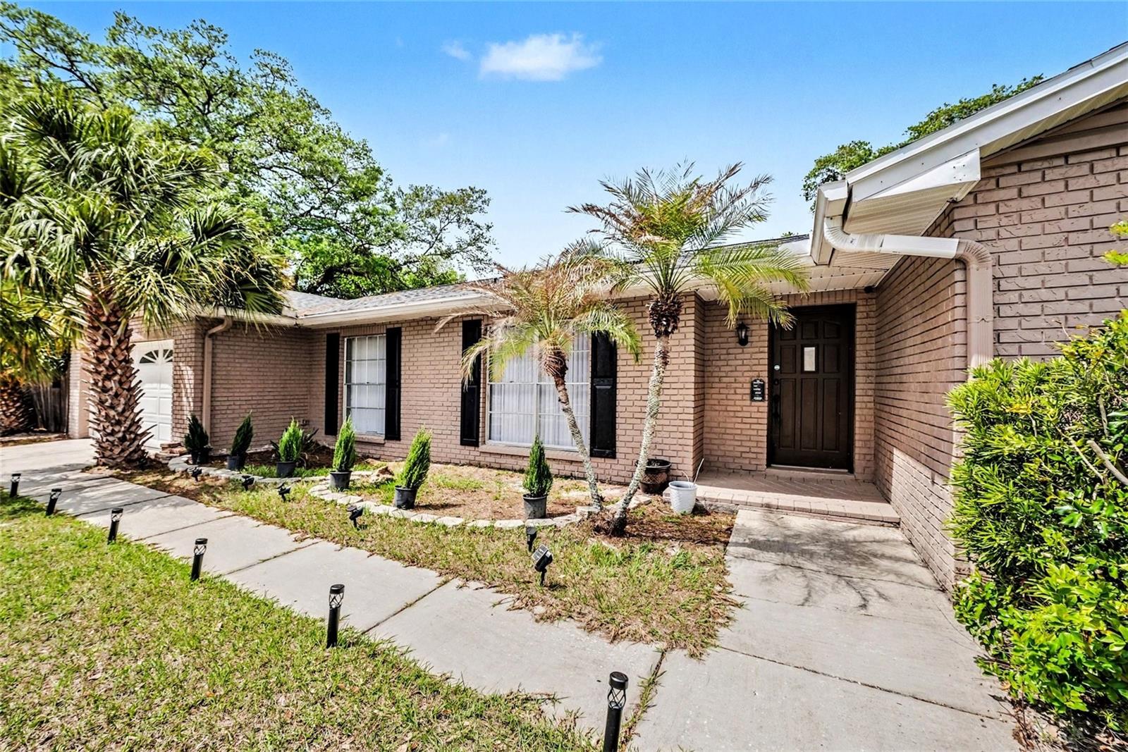 Listing photo id 0 for 208 Donatello Drive