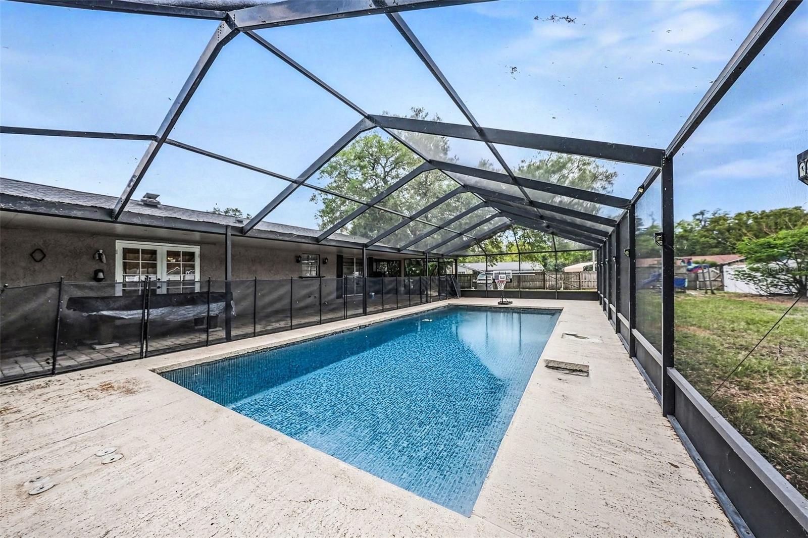 Listing photo id 18 for 208 Donatello Drive