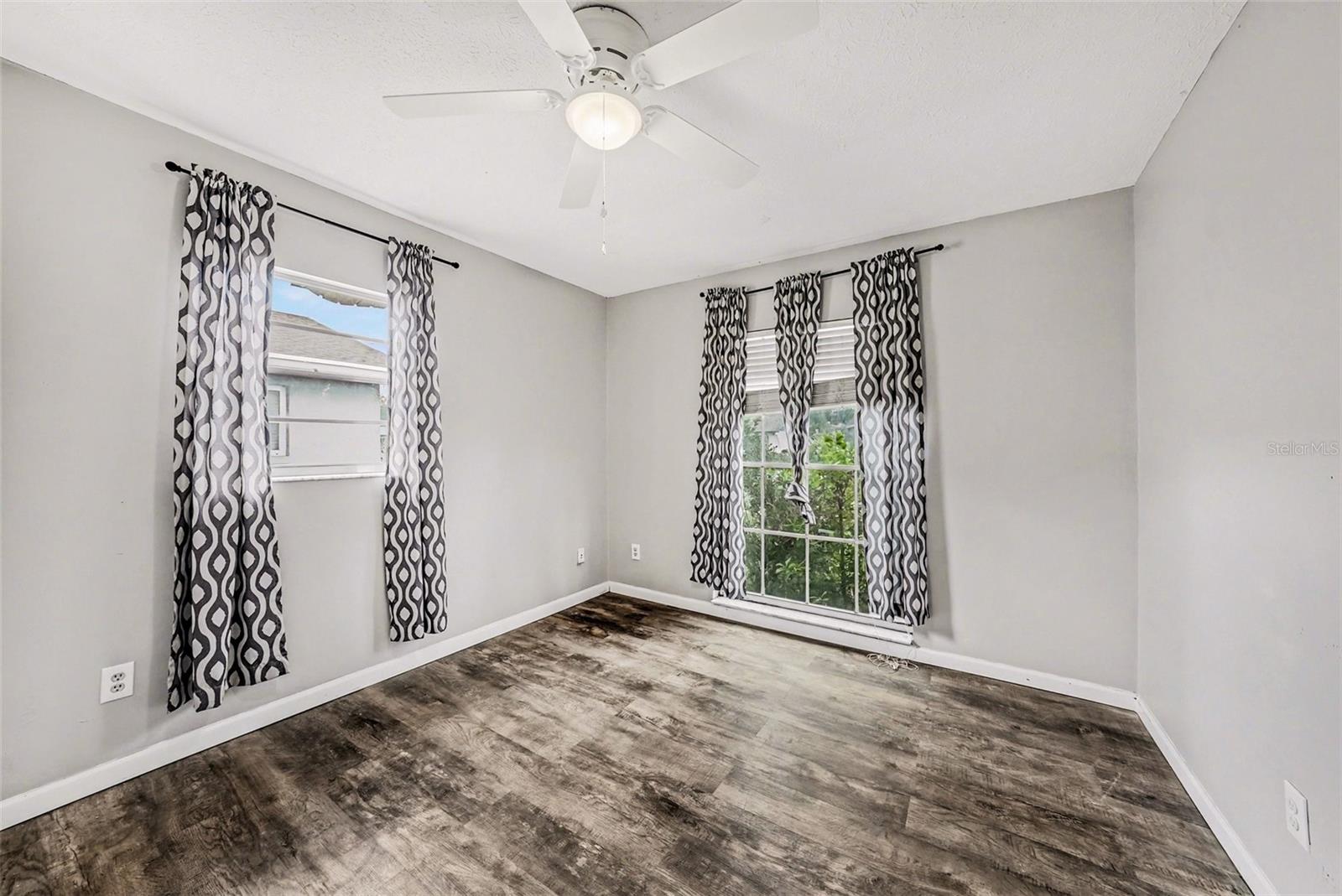 Listing photo id 22 for 208 Donatello Drive