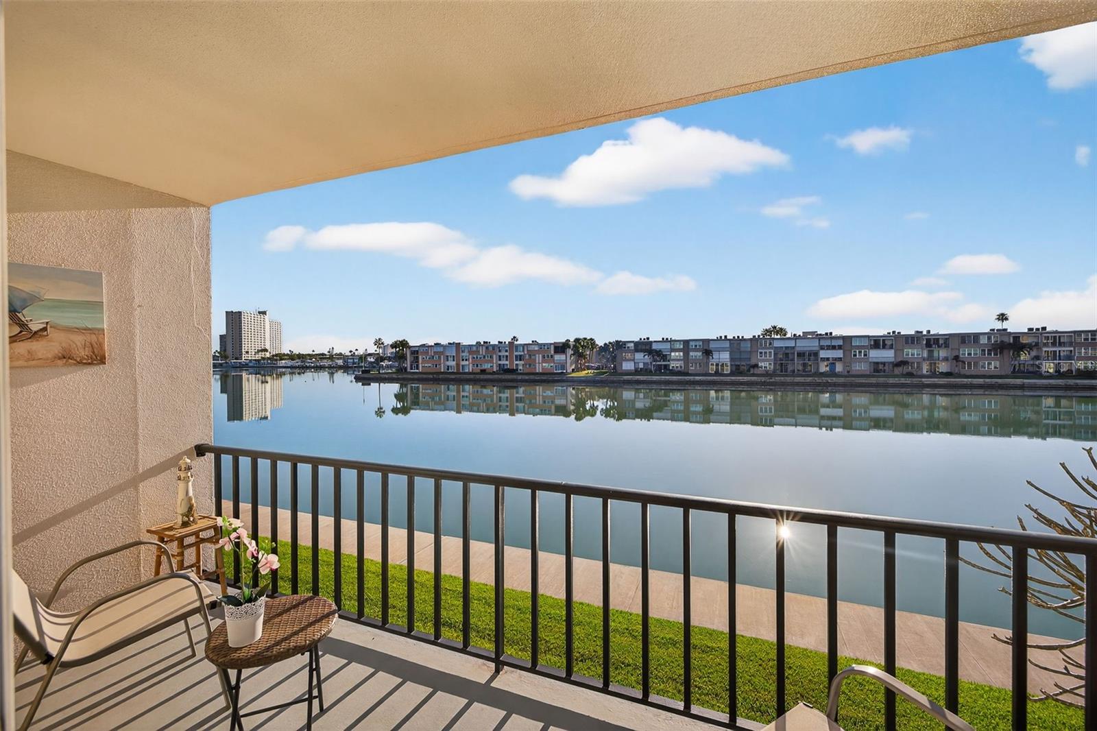 Image 22 of 30 For 7625 Sun Island Drive S 207