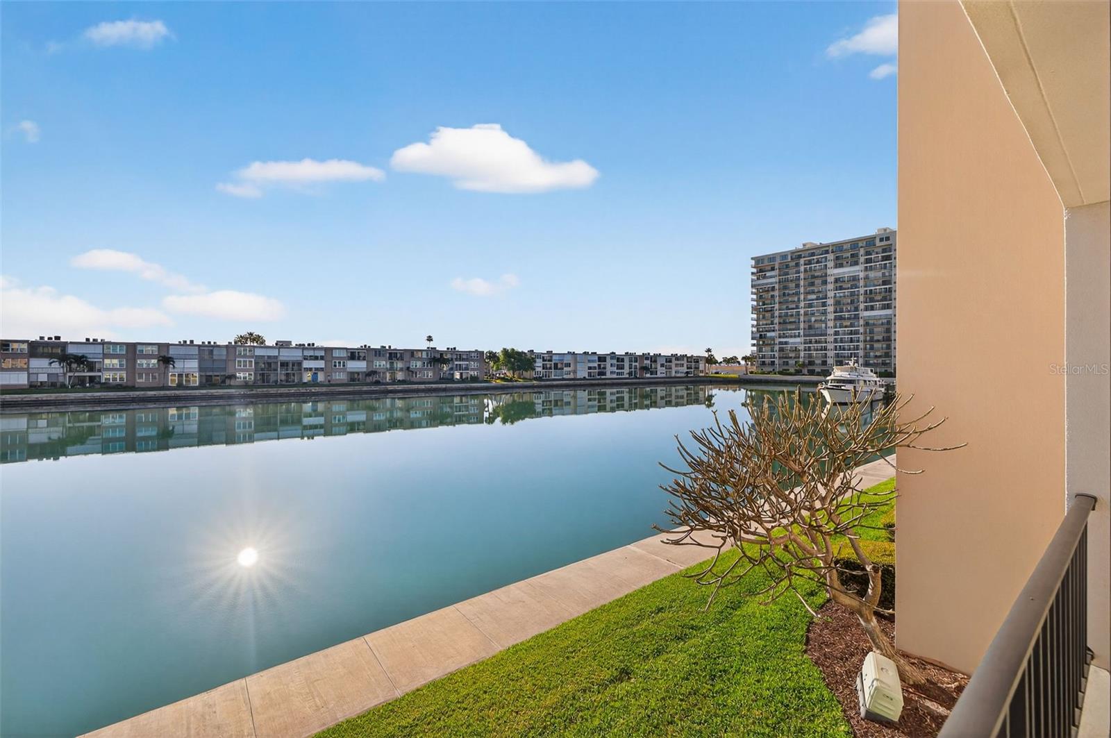 Image 27 of 30 For 7625 Sun Island Drive S 207