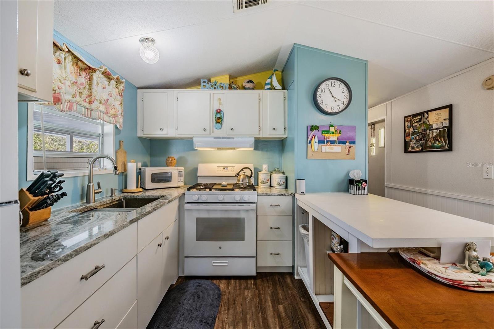 Image 10 of 47 For 605 Michigan Boulevard 39