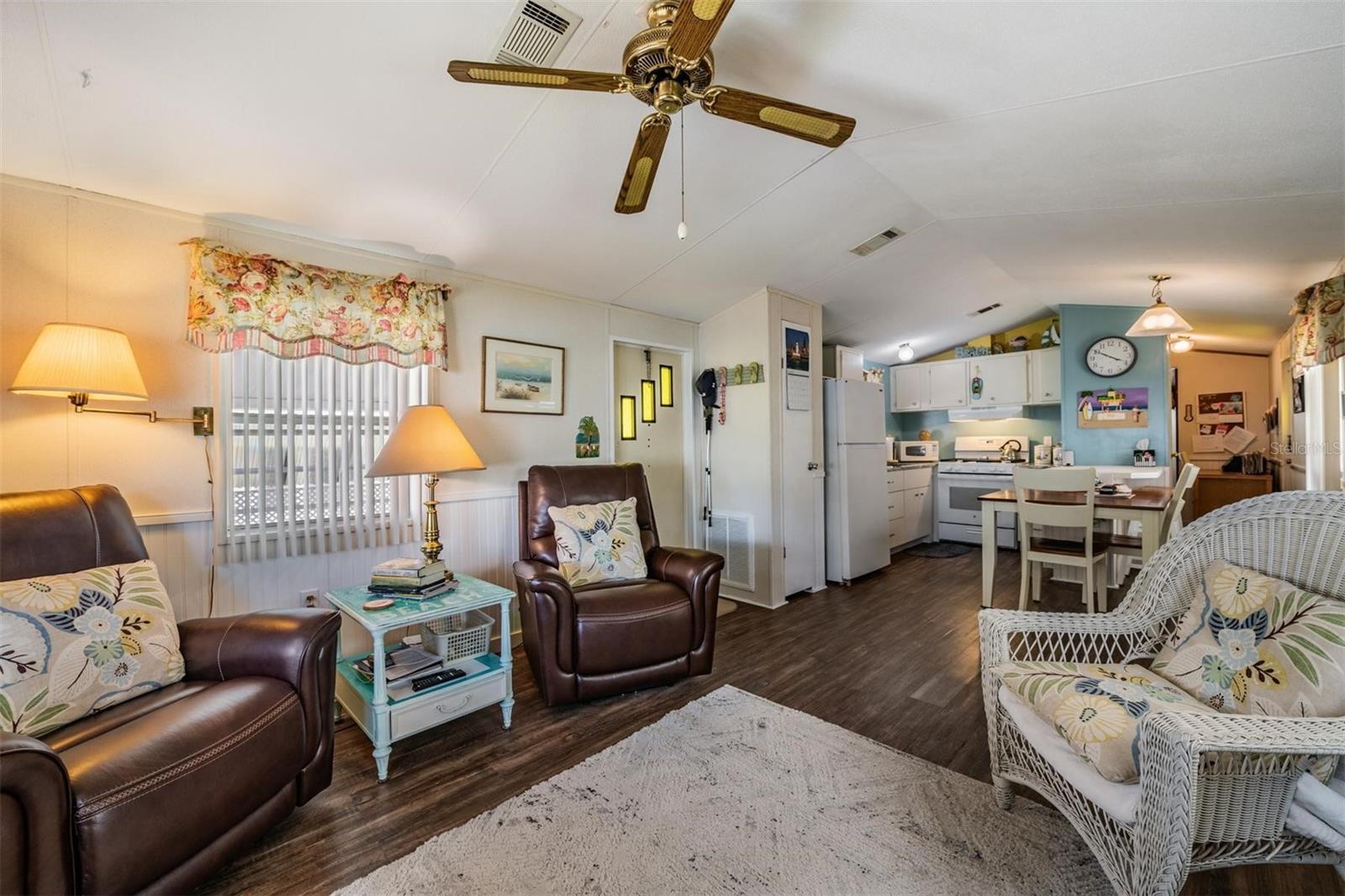 Image 6 of 47 For 605 Michigan Boulevard 39