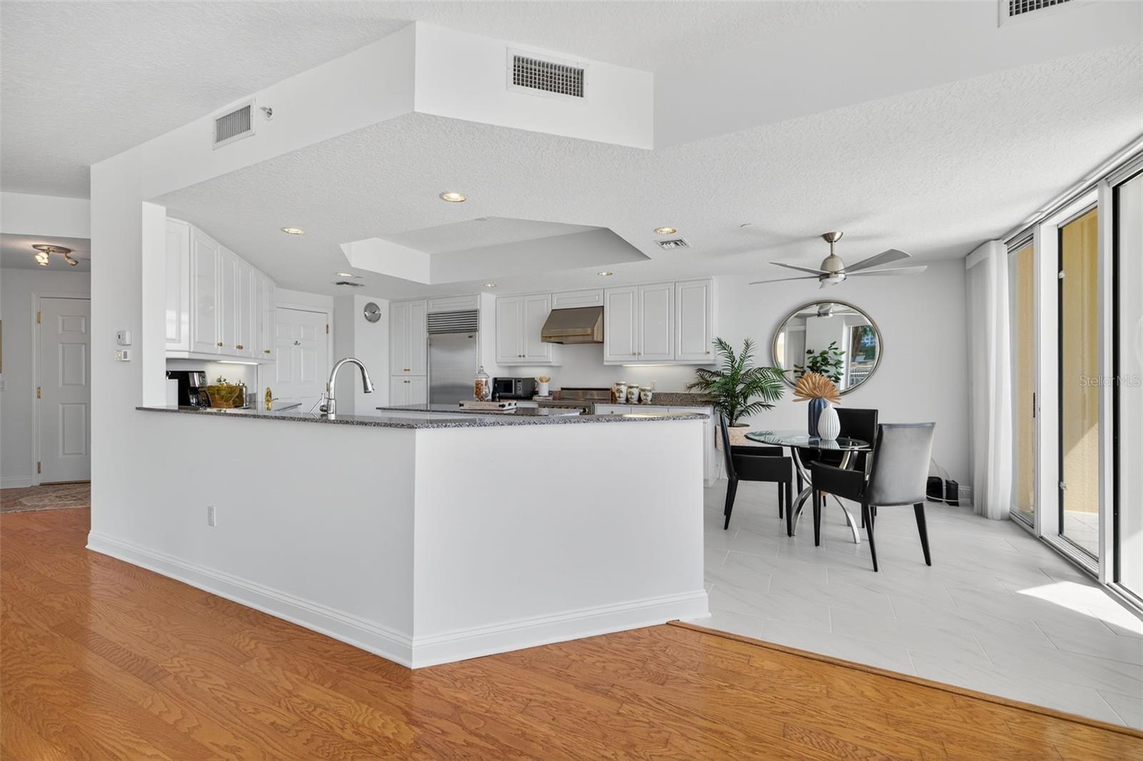 Image 11 of 52 For 555 5th Avenue Ne 332