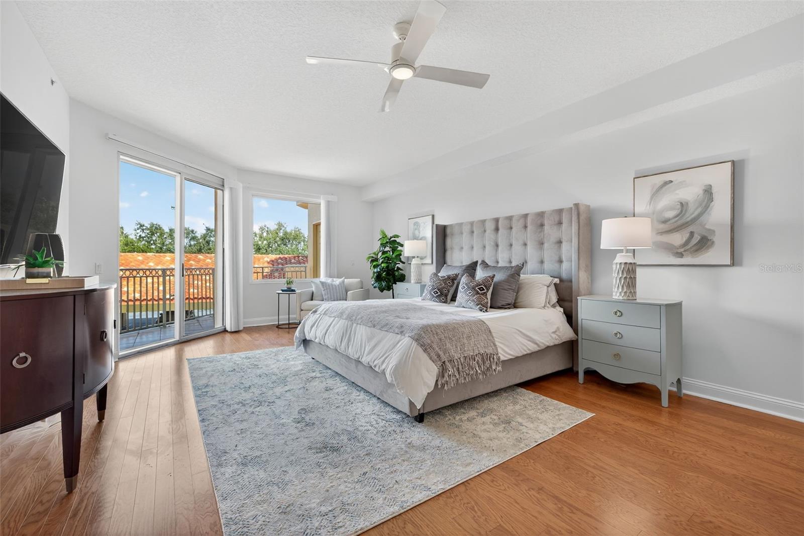 Image 22 of 52 For 555 5th Avenue Ne 332