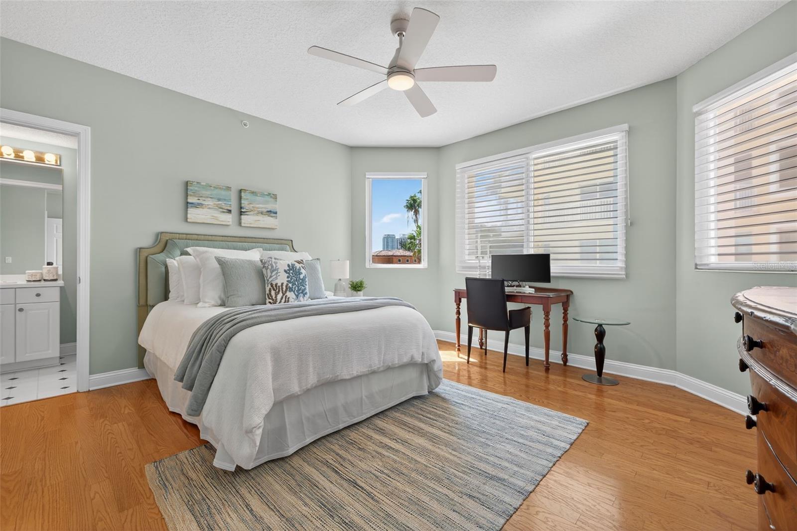 Image 28 of 52 For 555 5th Avenue Ne 332