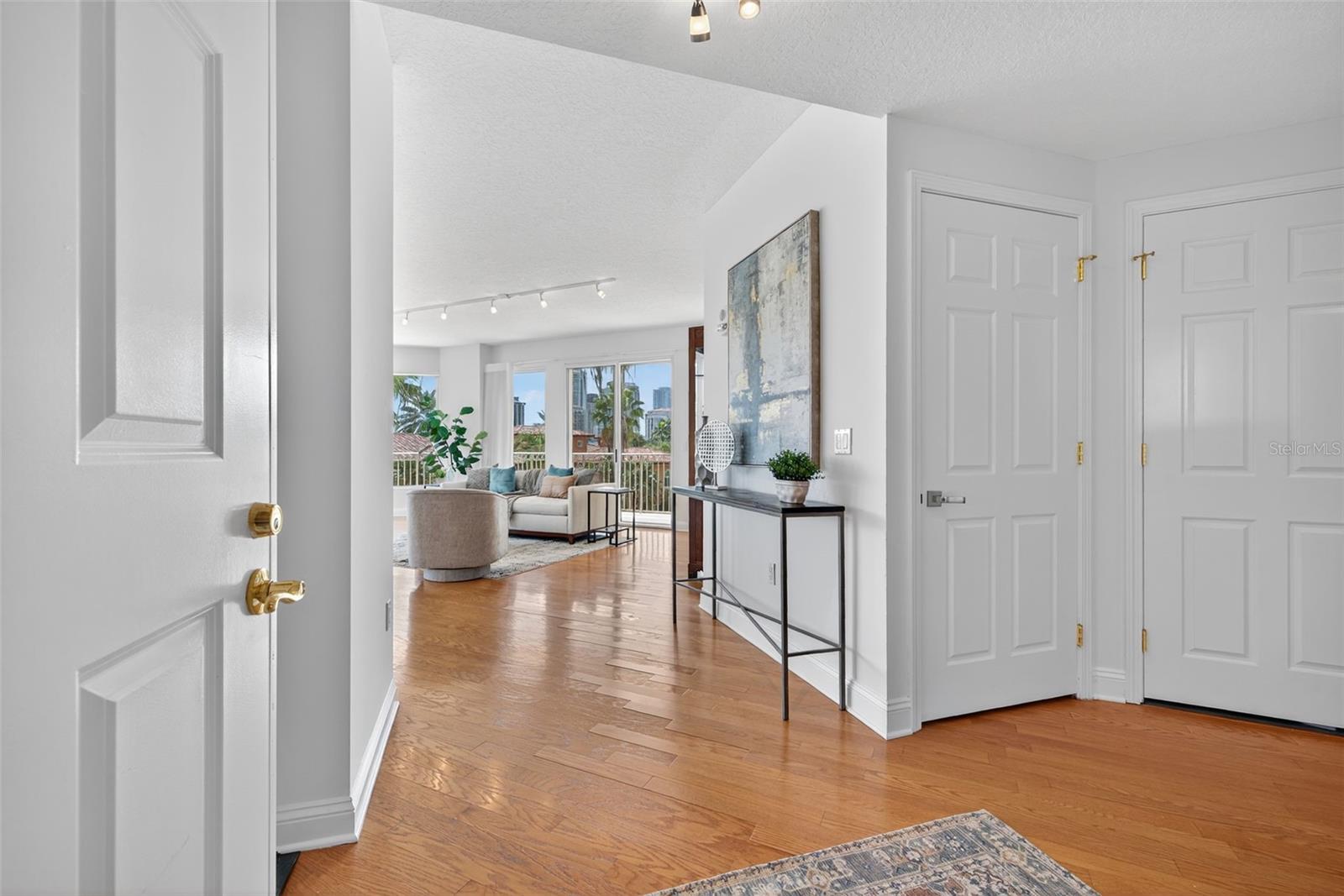 Image 3 of 52 For 555 5th Avenue Ne 332