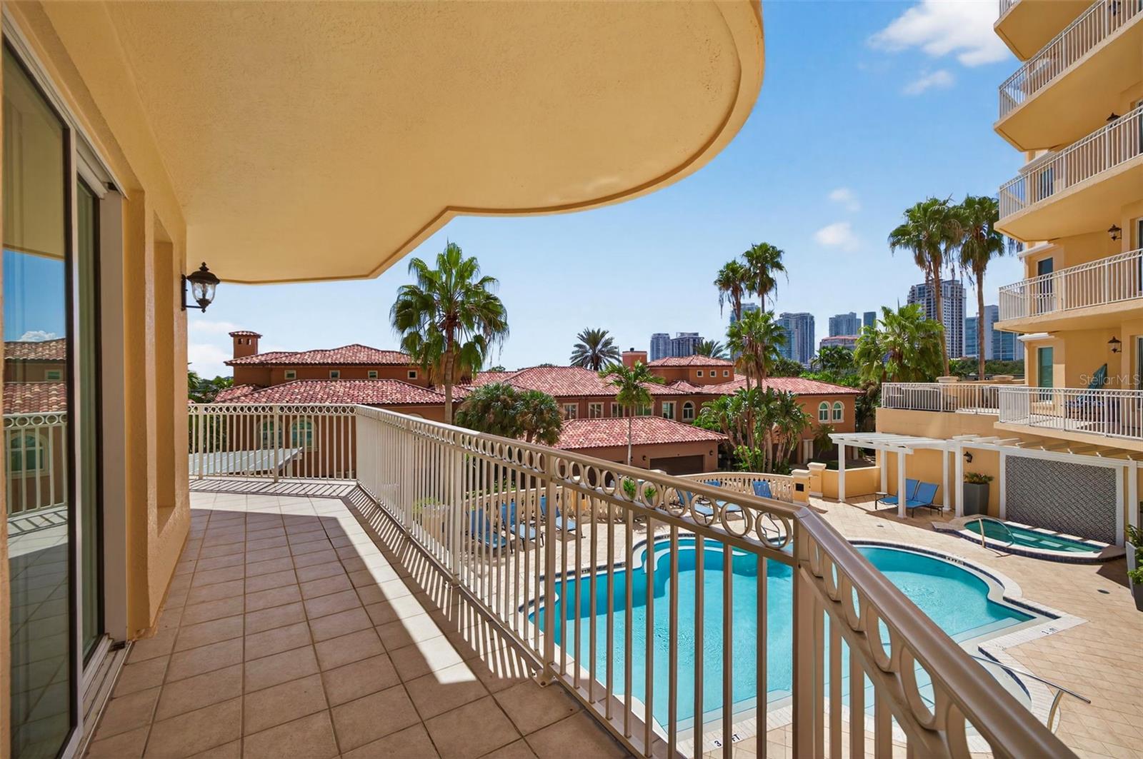 Image 37 of 52 For 555 5th Avenue Ne 332