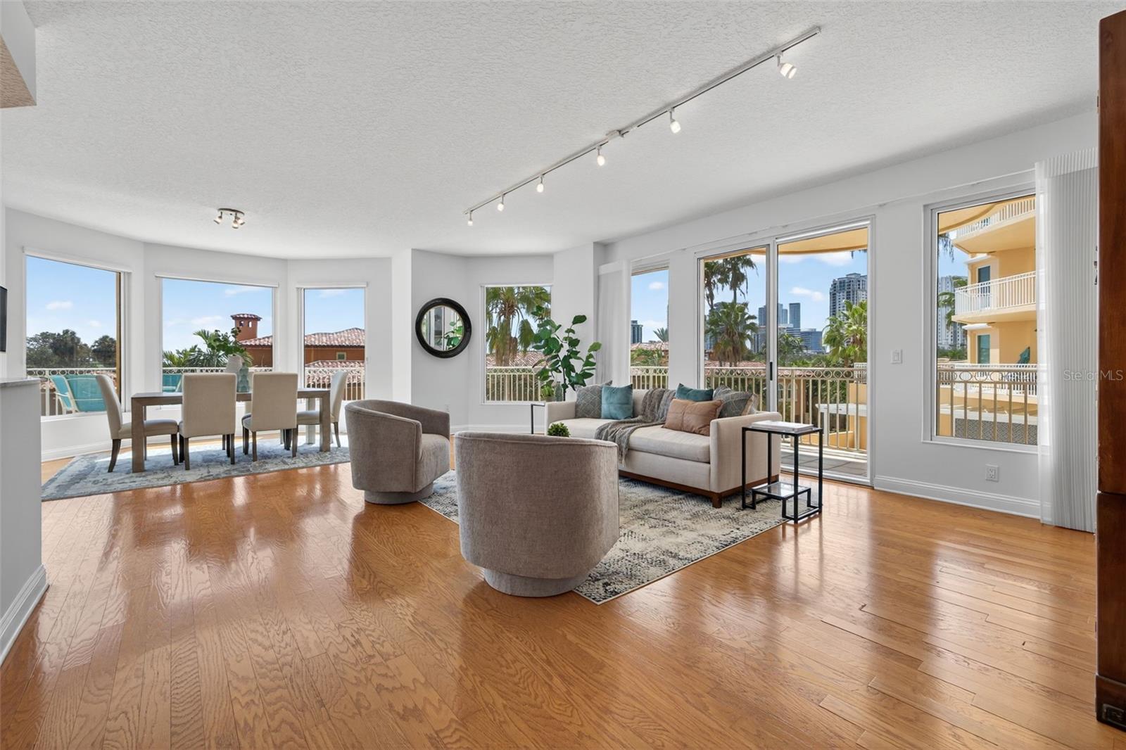 Image 4 of 52 For 555 5th Avenue Ne 332