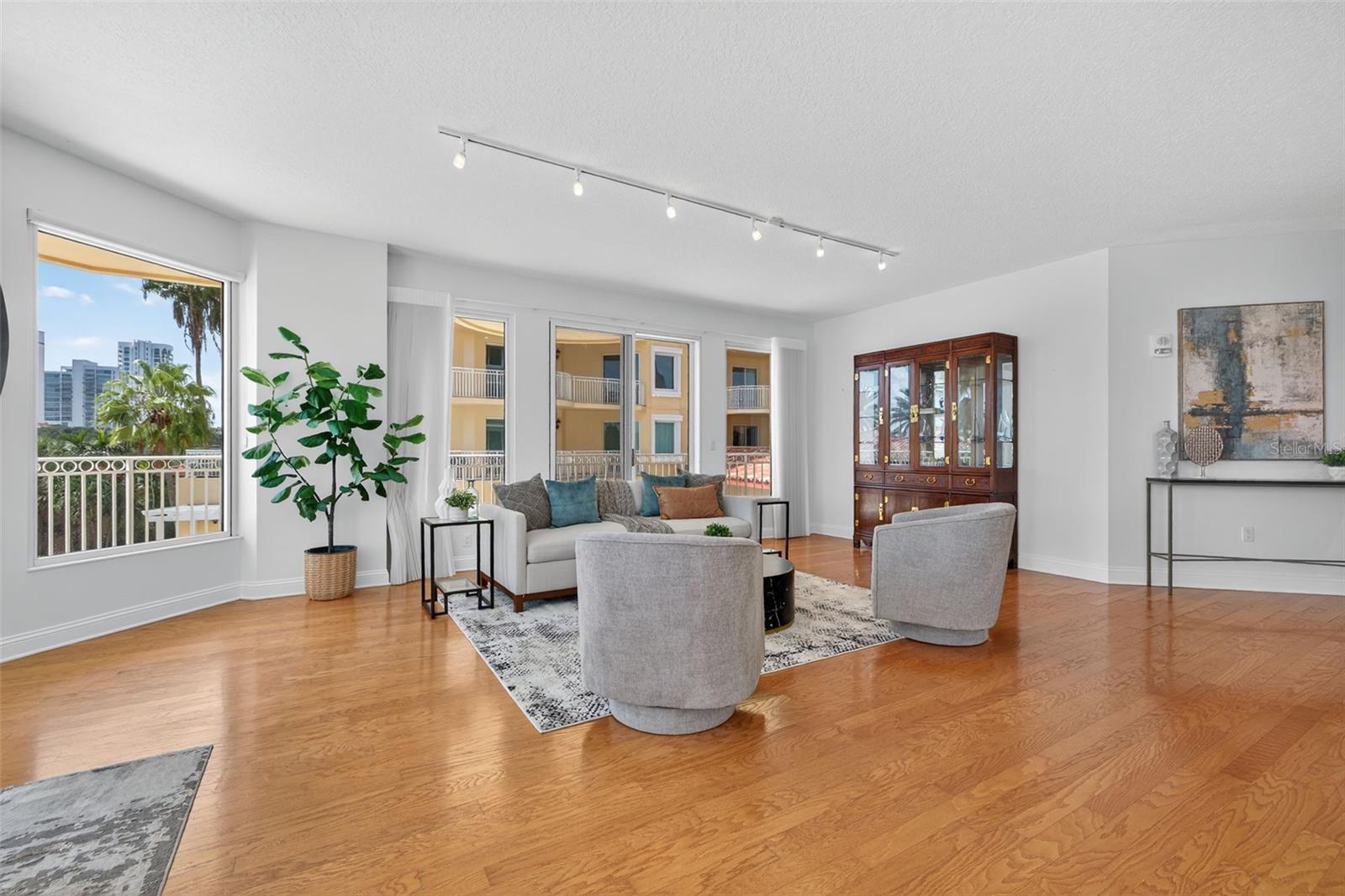 Image 5 of 52 For 555 5th Avenue Ne 332