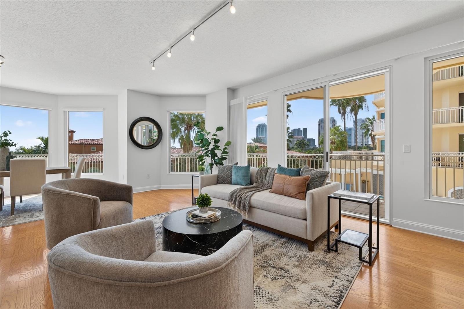 Image 6 of 52 For 555 5th Avenue Ne 332