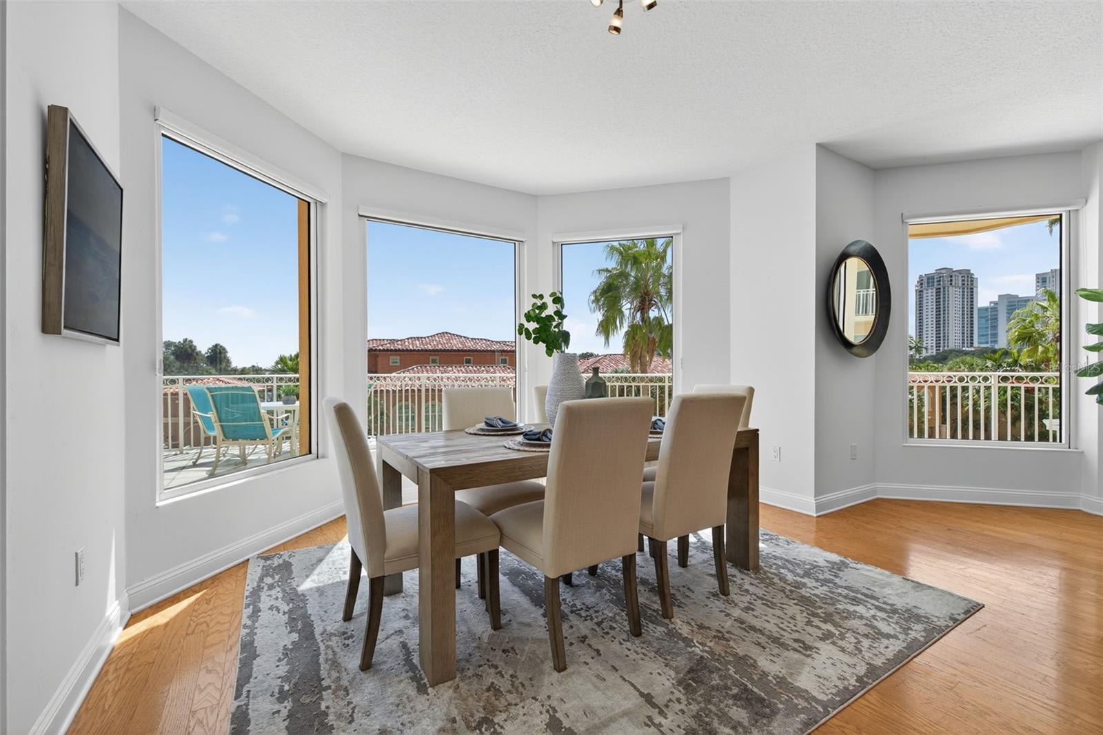 Image 8 of 52 For 555 5th Avenue Ne 332