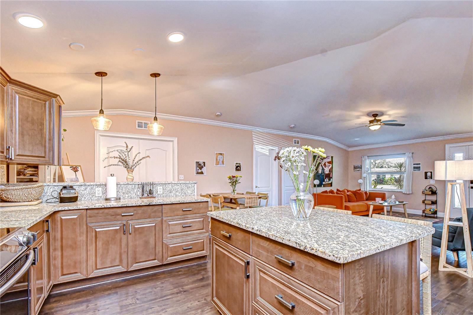 Image 12 of 39 For 6137 12th Avenue S