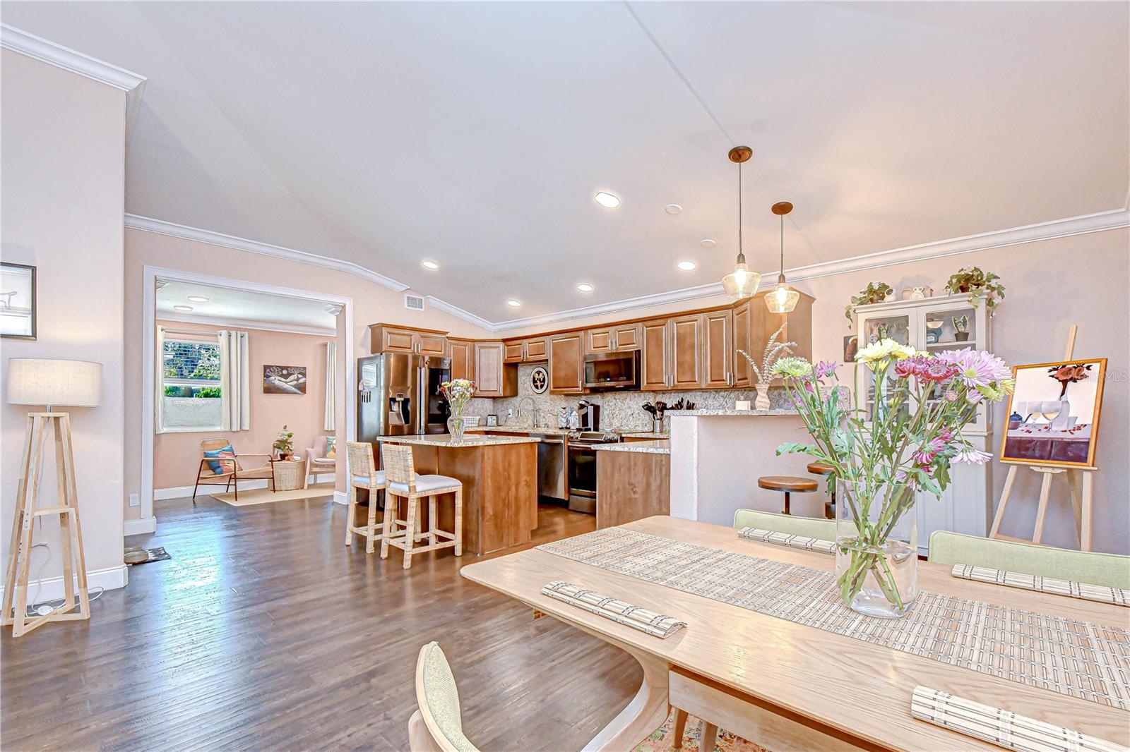 Image 15 of 39 For 6137 12th Avenue S