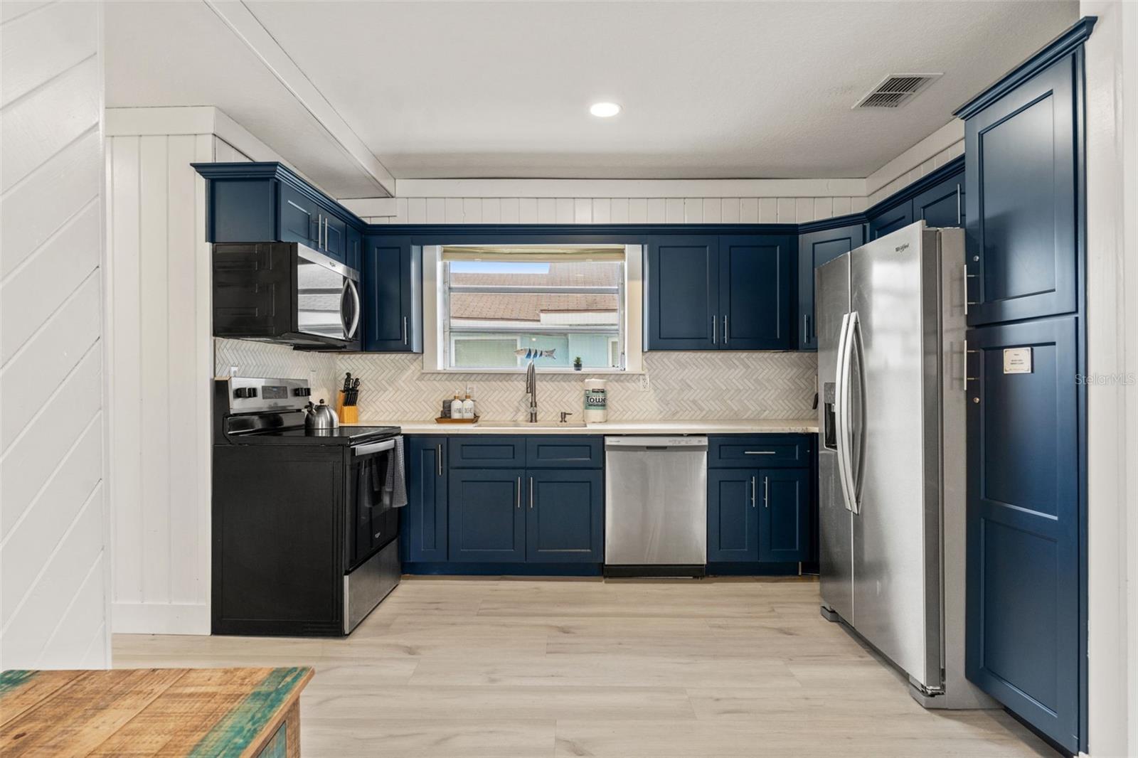 Image 6 of 31 For 5430 Circle Drive