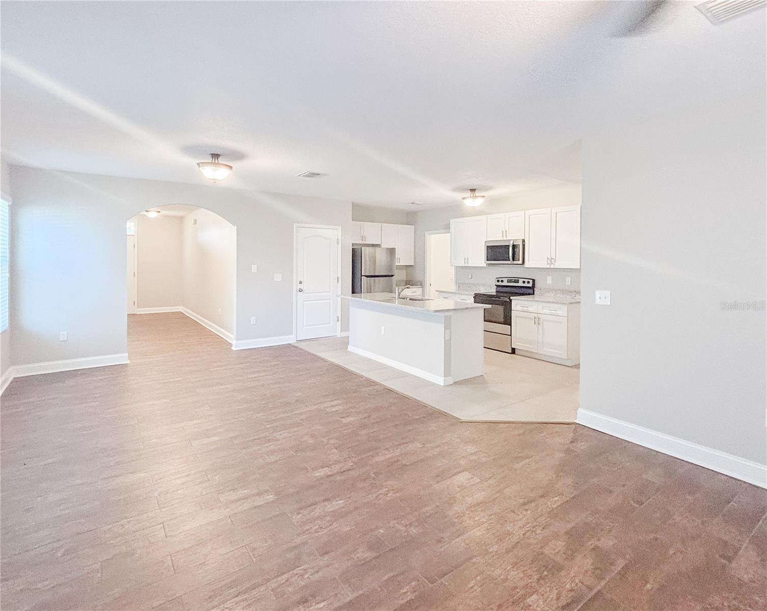 Image 6 of 27 For 12026 Suburban Sunrise Street