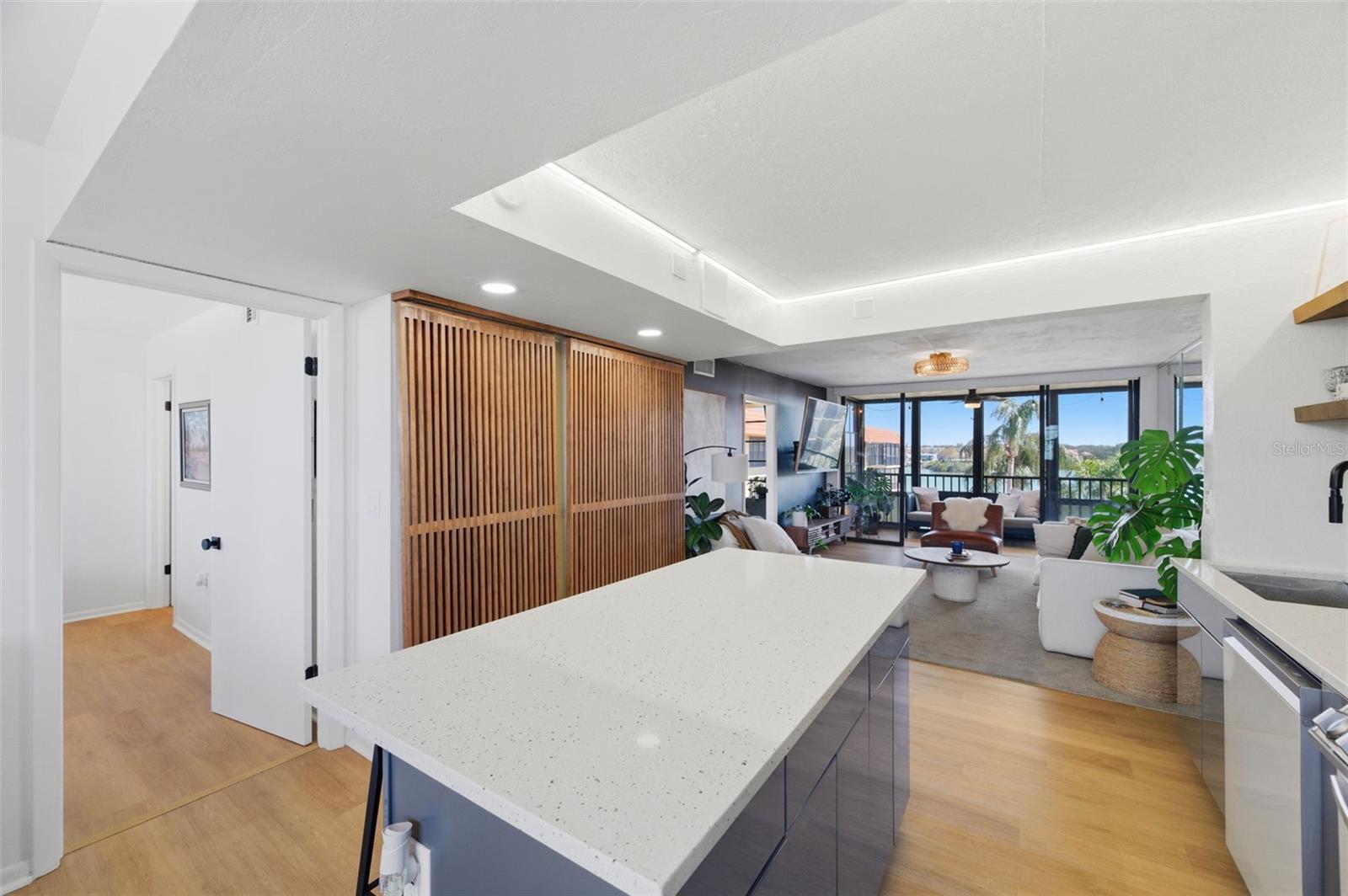 Image 10 of 39 For 19701 Gulf Boulevard 423