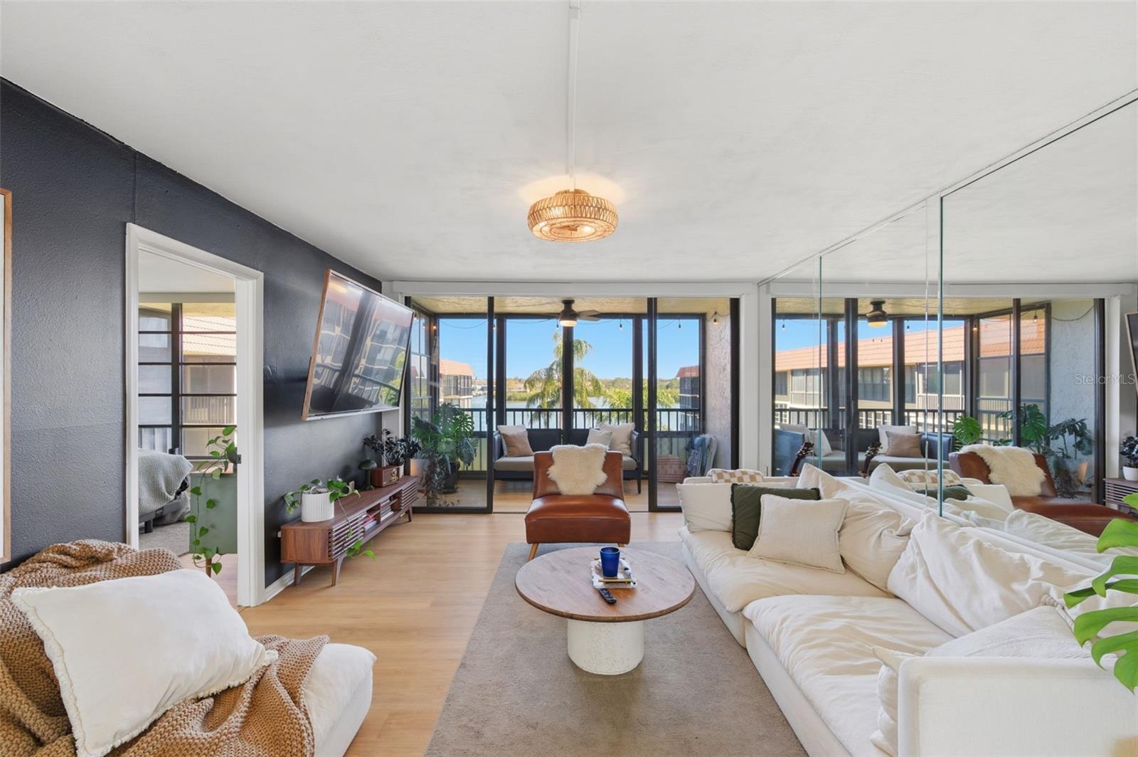 Image 15 of 39 For 19701 Gulf Boulevard 423