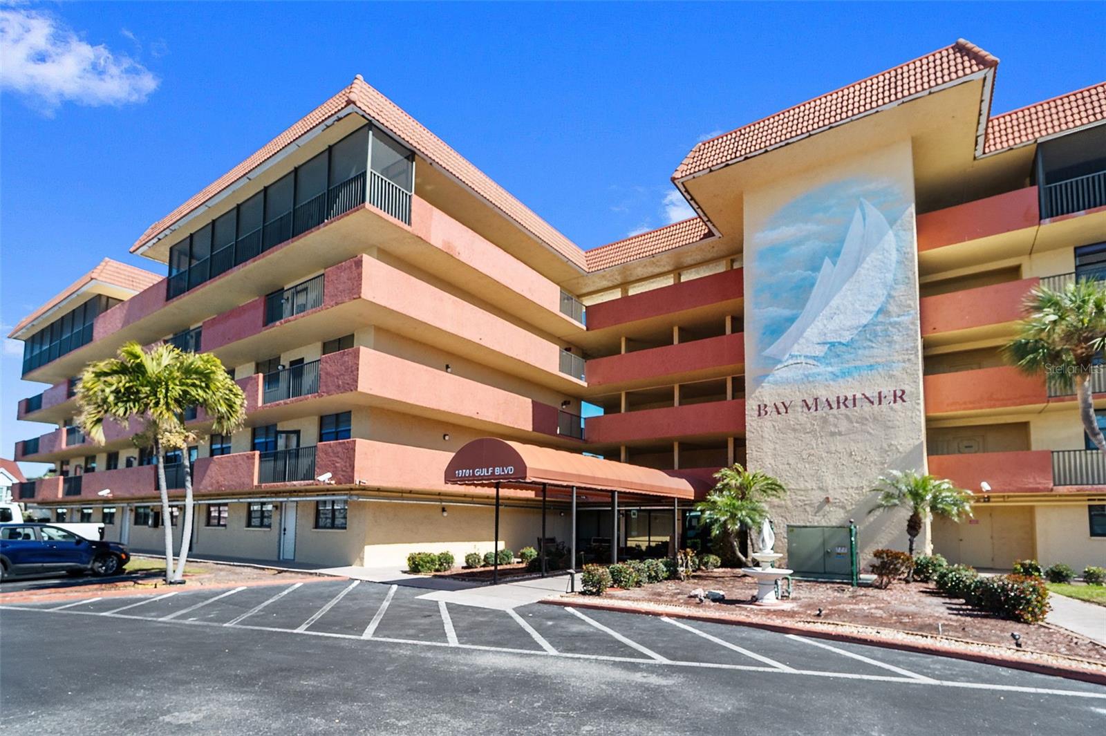 Image 2 of 39 For 19701 Gulf Boulevard 423