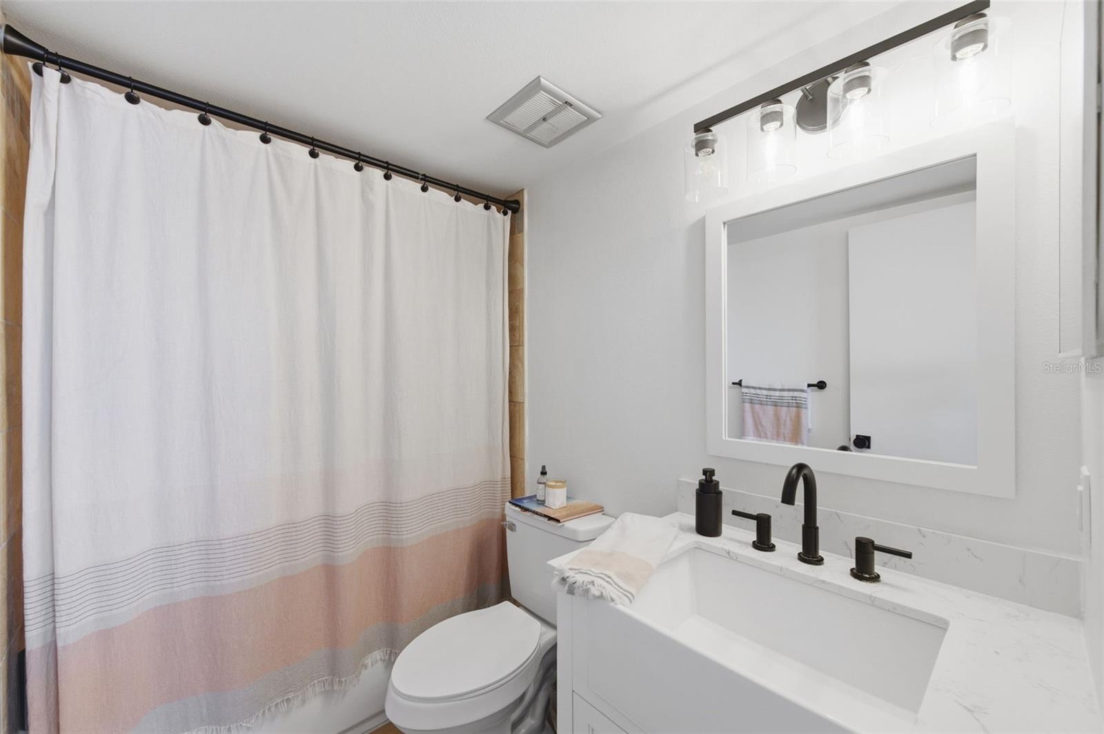 Image 36 of 39 For 19701 Gulf Boulevard 423