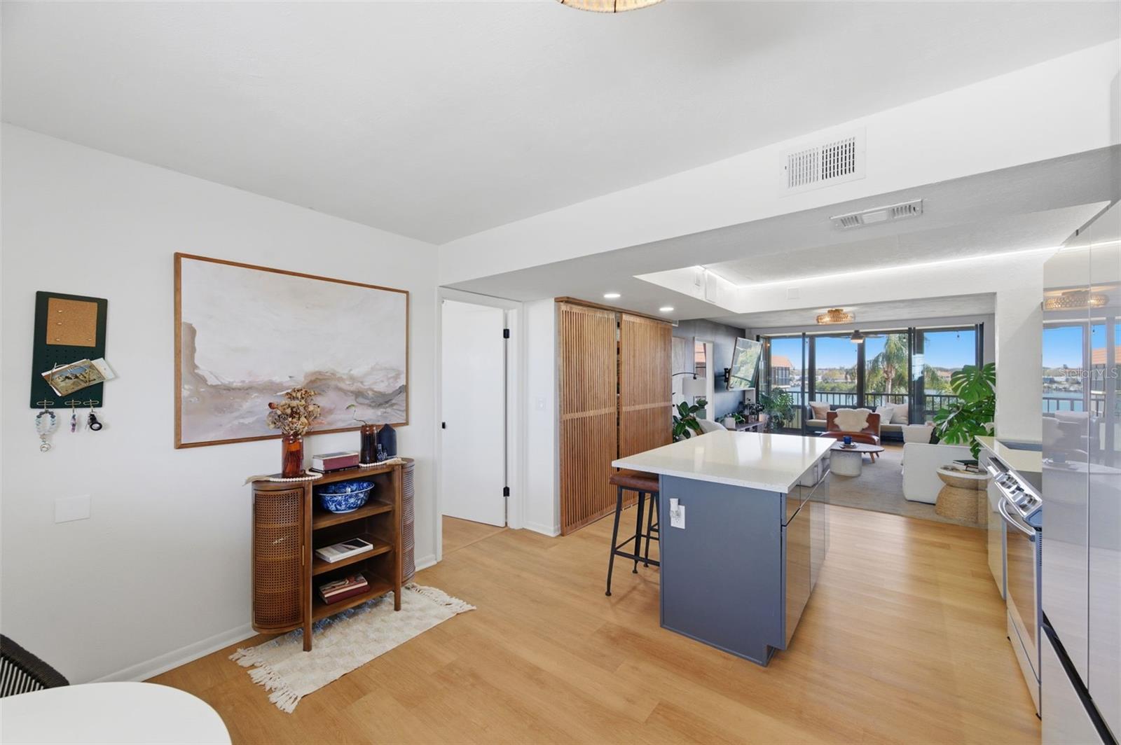 Image 9 of 39 For 19701 Gulf Boulevard 423