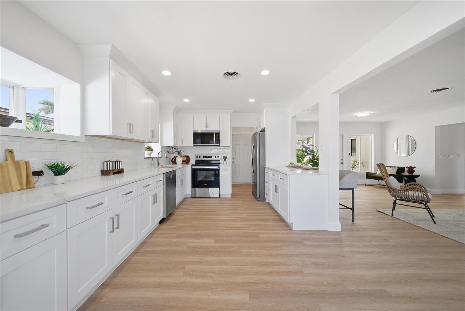 Listing photo id 16 for 16113 5th Street E