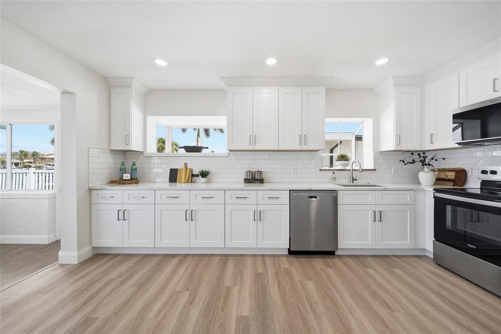 Listing photo id 18 for 16113 5th Street E