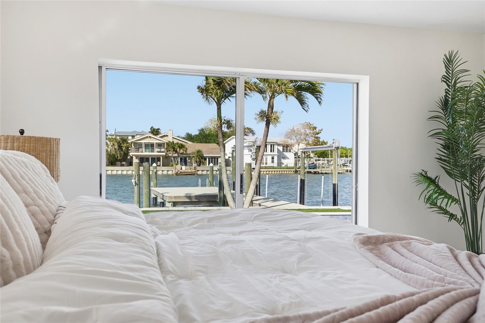 Listing photo id 27 for 16113 5th Street E