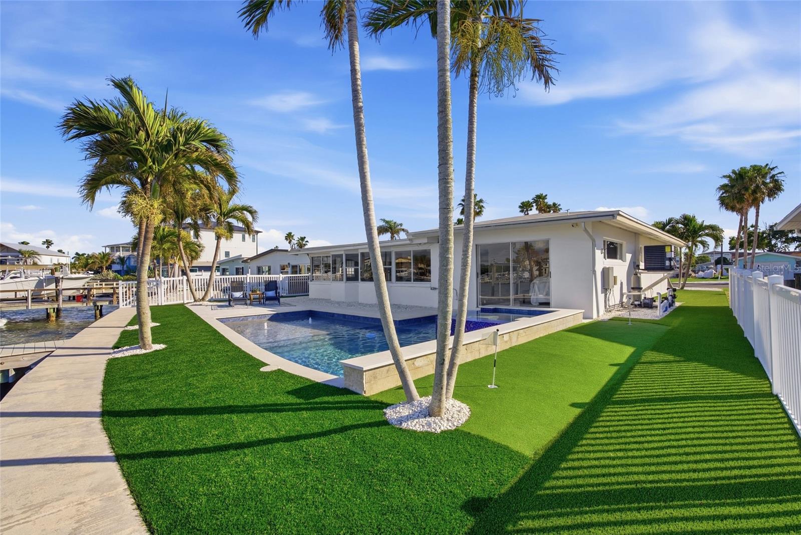 Listing photo id 1 for 16113 5th Street E