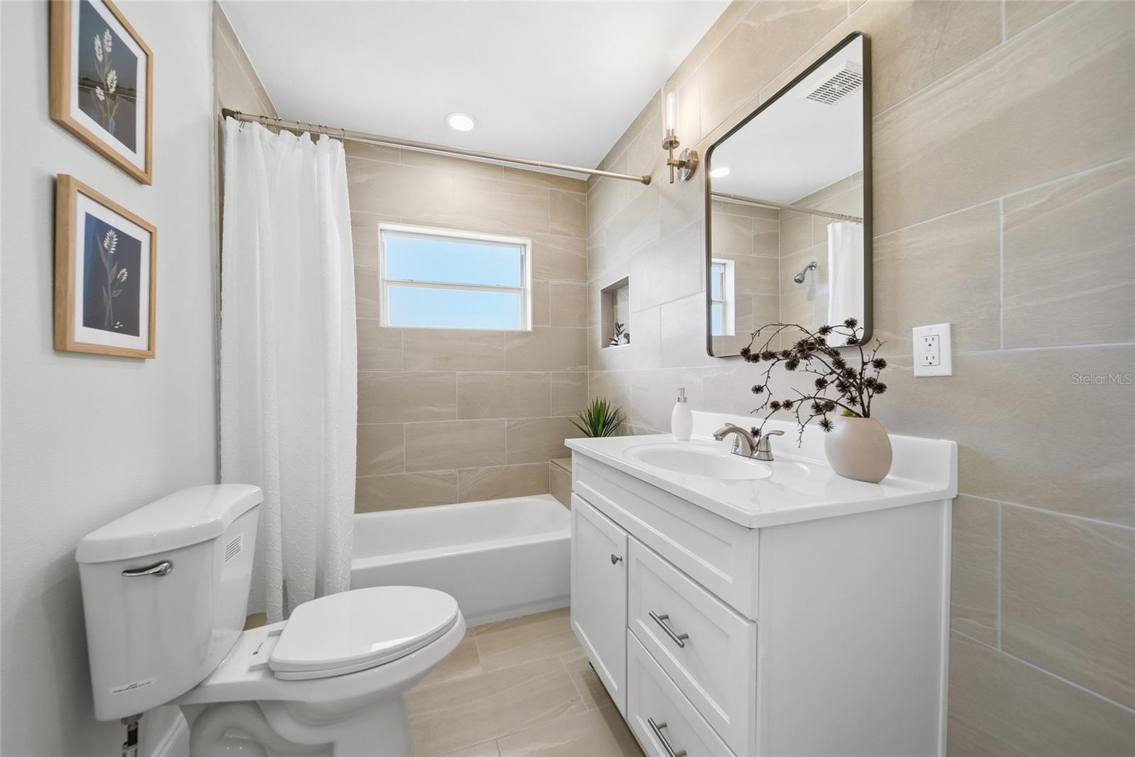 Listing photo id 35 for 16113 5th Street E