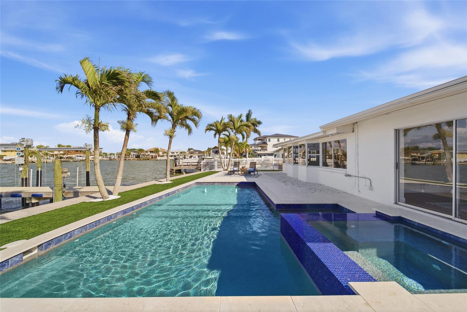 Listing photo id 36 for 16113 5th Street E