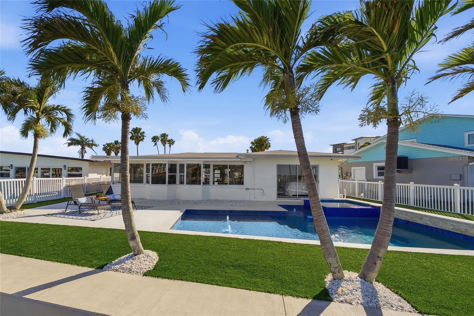 Listing photo id 40 for 16113 5th Street E