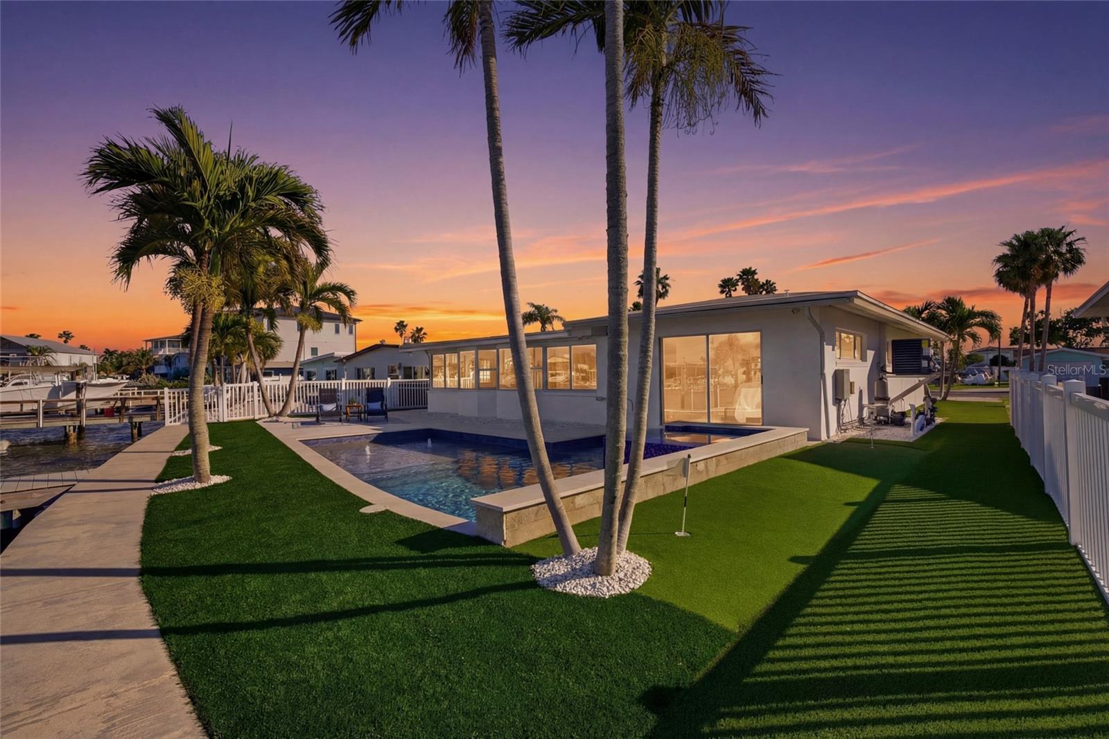 Listing photo id 52 for 16113 5th Street E